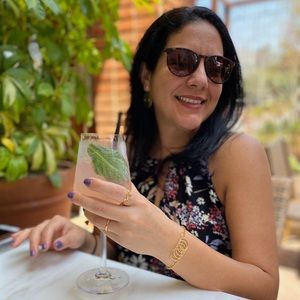 Meet your Posher, Angela